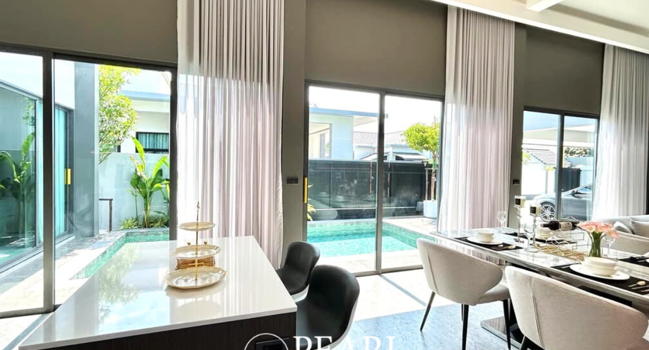 For sale 4 bed villa in Bang Lamung, Chonburi