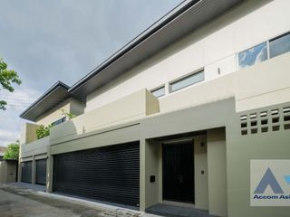 For rent 5 Beds house in Watthana, Bangkok