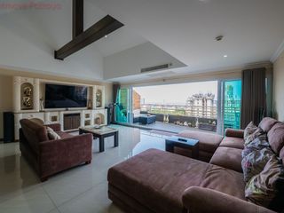 For sale 2 bed condo in Pratumnak, Pattaya