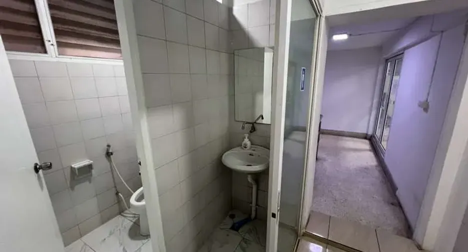 Gewerbefläche zur Miete und zum Kauf in Watthana, Bangkok