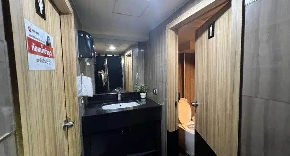 For rent and for sale retail Space in Watthana, Bangkok