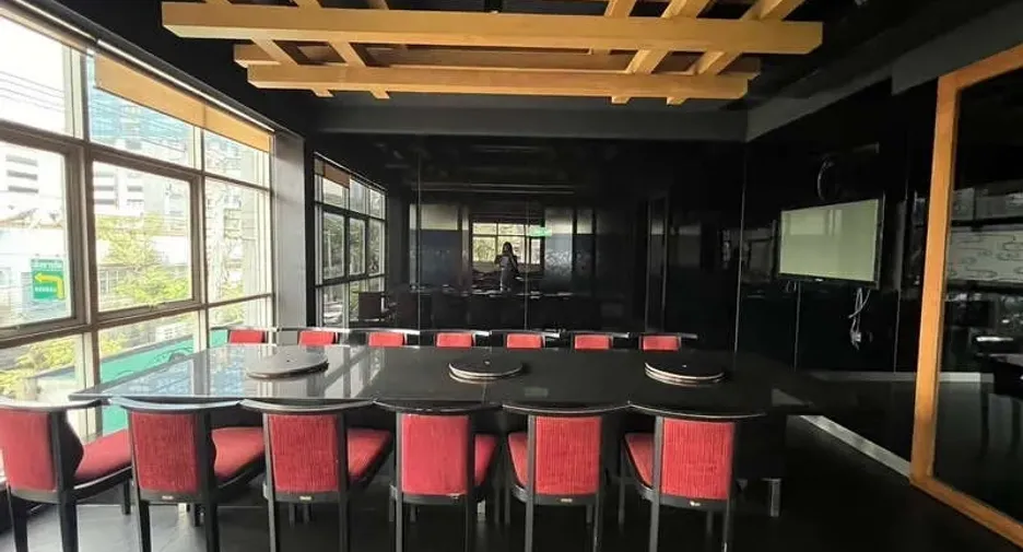 For rent and for sale retail Space in Watthana, Bangkok