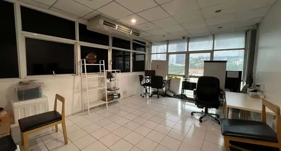For rent and for sale retail Space in Watthana, Bangkok