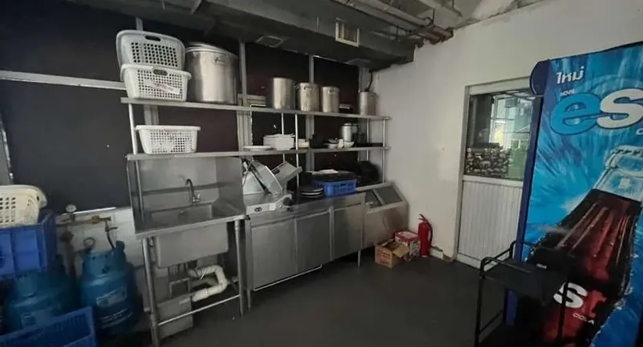 For rent and for sale retail Space in Watthana, Bangkok