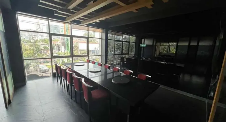 For rent and for sale retail Space in Watthana, Bangkok