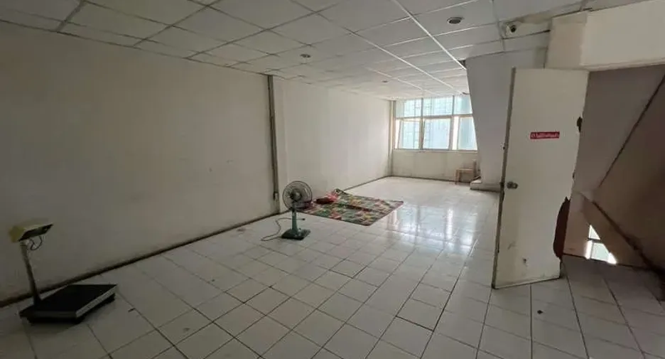 For rent and for sale retail Space in Watthana, Bangkok