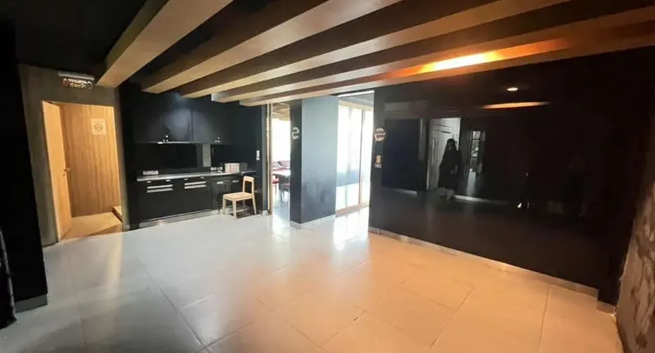 For rent and for sale retail Space in Watthana, Bangkok