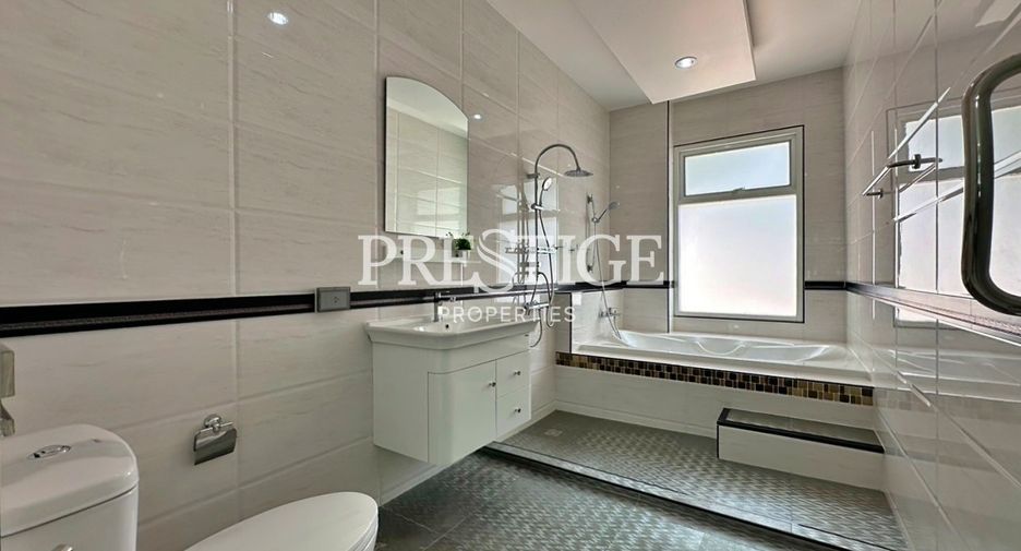 Casa en venta de 4 habitaciones en Bang Lamung, Chonburi