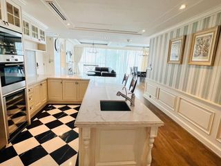 For rent 3 bed condo in Yan Nawa, Bangkok