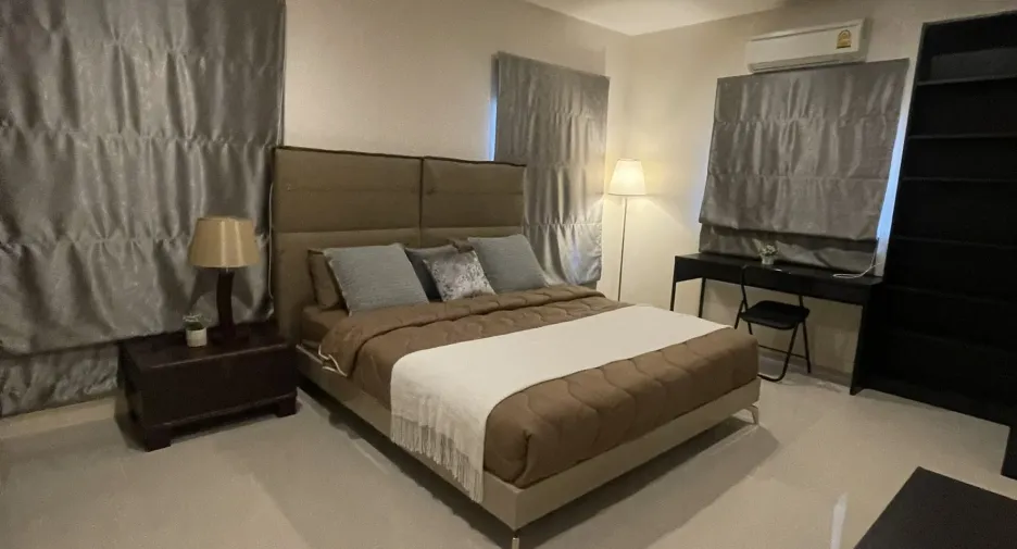 For rent 4 bedrooms house in Bang Kapi, Bangkok
