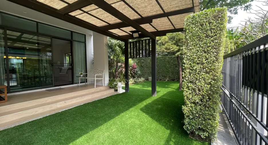 For rent 4 bedrooms house in Bang Kapi, Bangkok