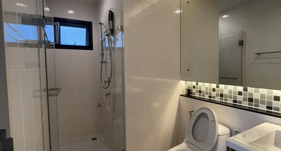 For rent 4 bedrooms house in Bang Kapi, Bangkok