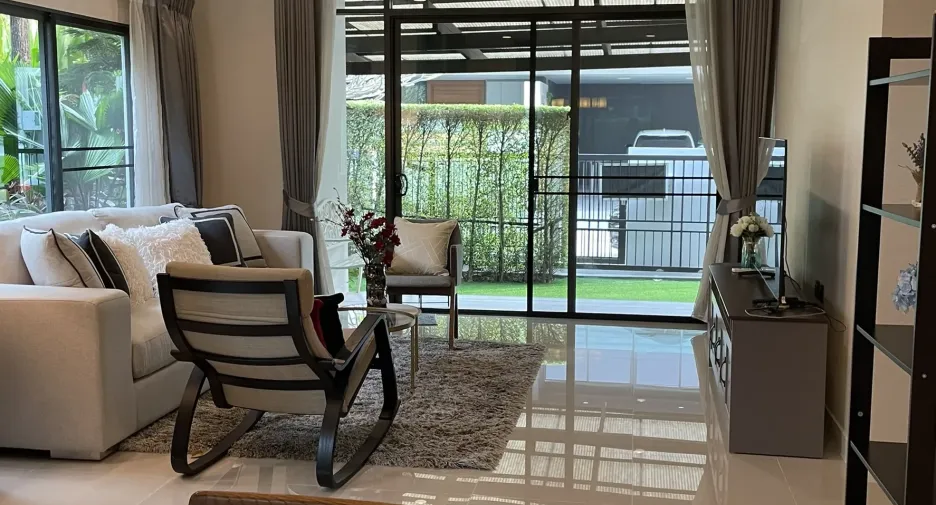 For rent 4 bedrooms house in Bang Kapi, Bangkok