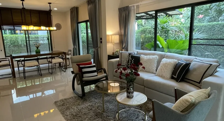 For rent 4 bedrooms house in Bang Kapi, Bangkok