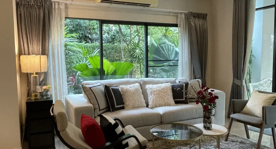 For rent 4 bedrooms house in Bang Kapi, Bangkok