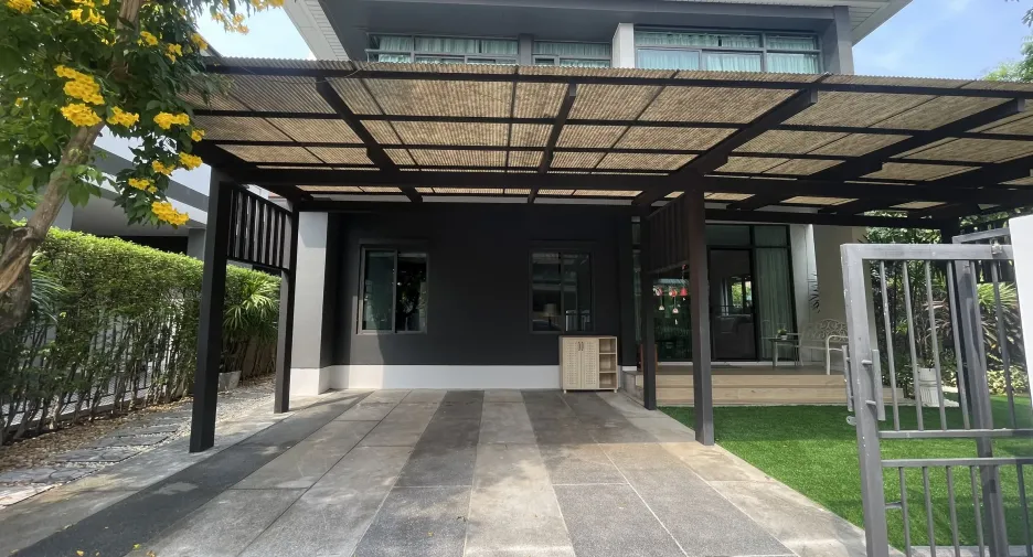For rent 4 bedrooms house in Bang Kapi, Bangkok
