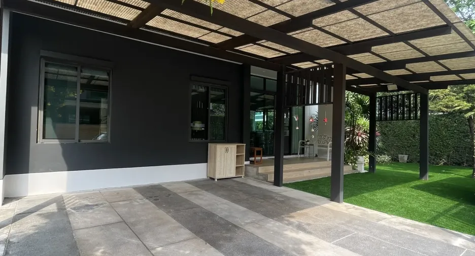 For rent 4 bedrooms house in Bang Kapi, Bangkok