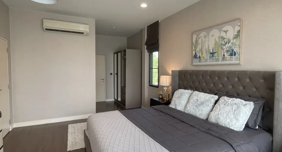 For rent 4 bedrooms house in Bang Kapi, Bangkok