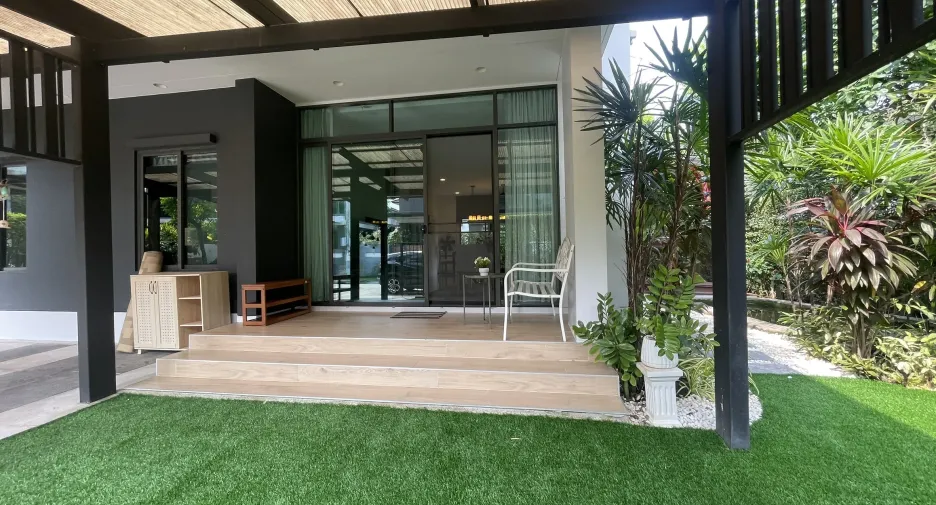 For rent 4 bedrooms house in Bang Kapi, Bangkok
