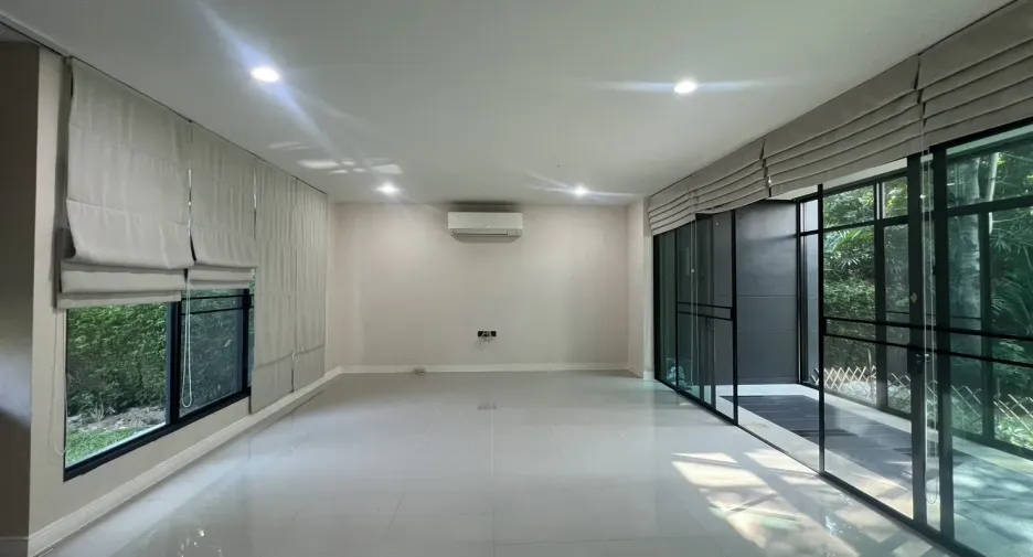 For rent 3 bedrooms house in Bang Kapi, Bangkok