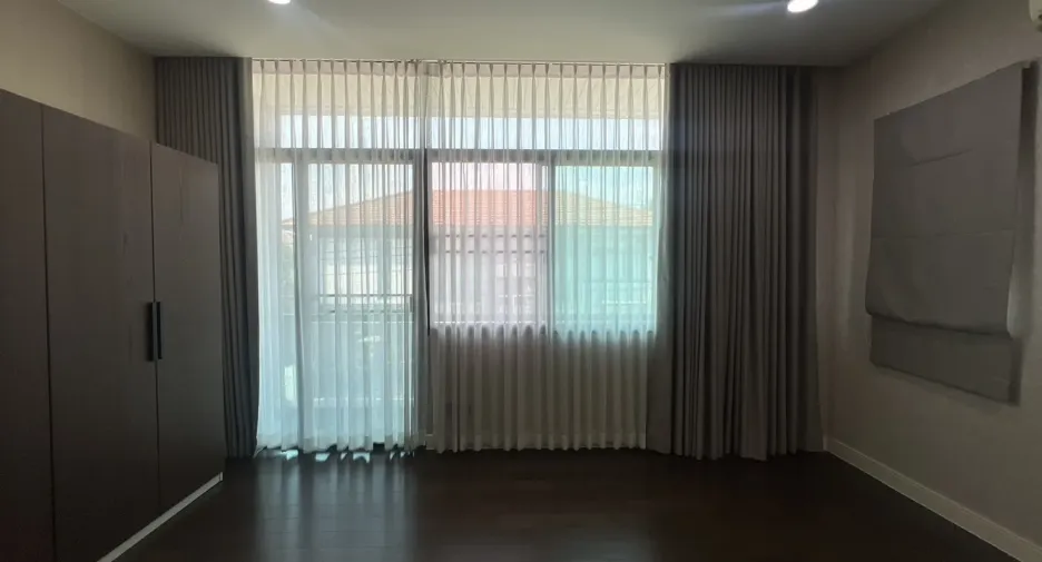 For rent 3 bedrooms house in Bang Kapi, Bangkok