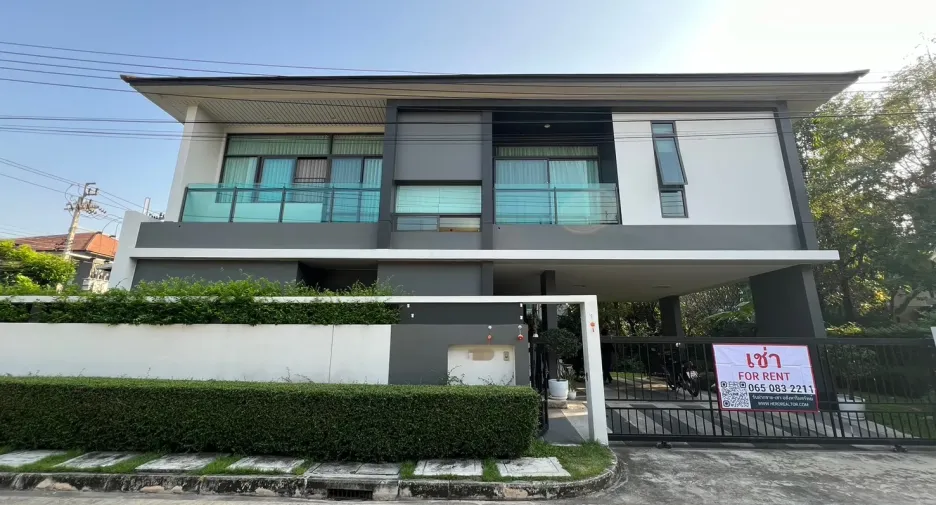 For rent 3 bedrooms house in Bang Kapi, Bangkok