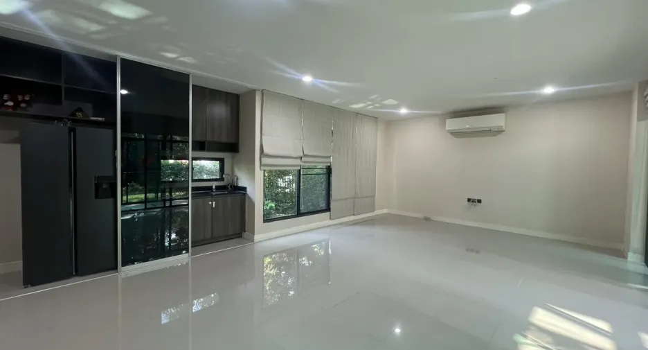 For rent 3 bedrooms house in Bang Kapi, Bangkok