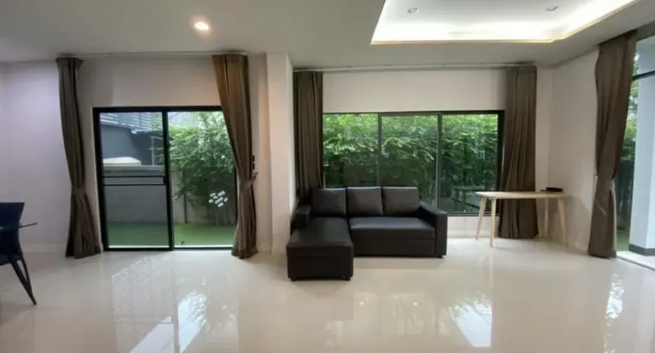 For rent 3 bedrooms house in Bang Kapi, Bangkok