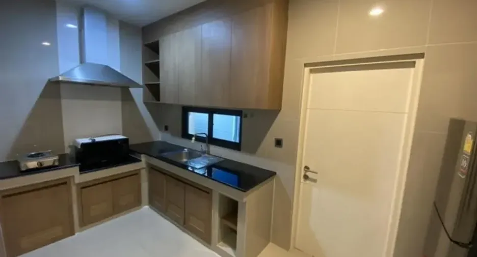For rent 3 bedrooms house in Bang Kapi, Bangkok