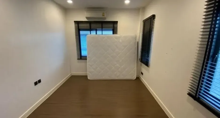 For rent 3 bedrooms house in Bang Kapi, Bangkok
