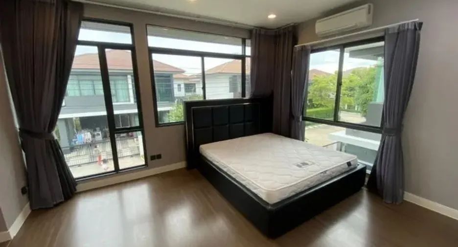 For rent 3 bedrooms house in Bang Kapi, Bangkok
