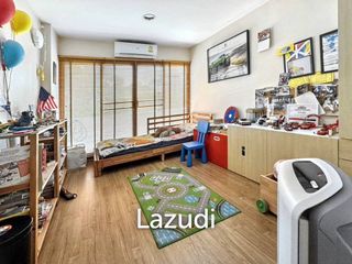 For sale 3 bed condo in Yan Nawa, Bangkok