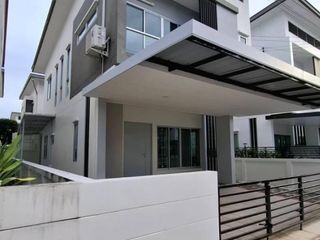 For rent 3 Beds house in Bang Khun Thian, Bangkok