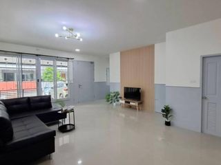 For rent 3 Beds house in Bang Khun Thian, Bangkok