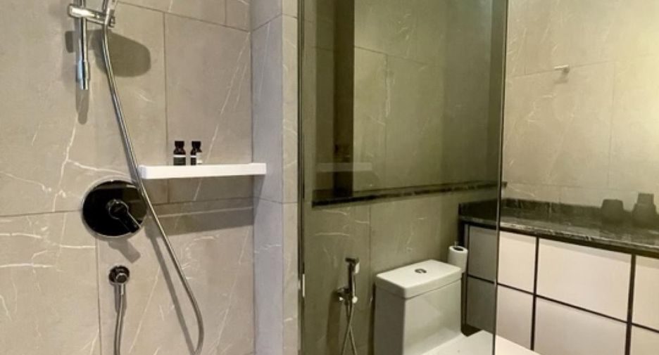 For rent 2 bed condo in Watthana, Bangkok