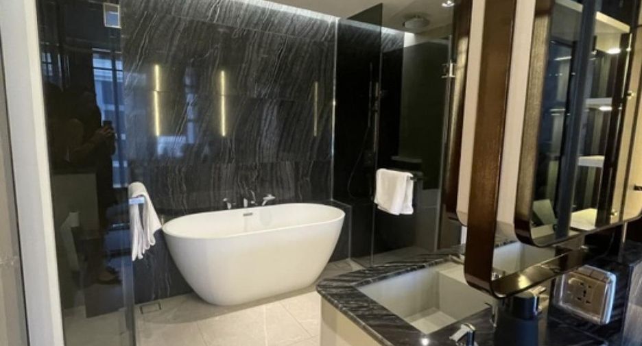 For rent 2 bed condo in Watthana, Bangkok