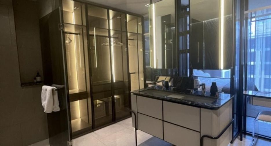 For rent 2 bed condo in Watthana, Bangkok