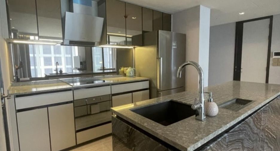 For rent 2 bed condo in Watthana, Bangkok