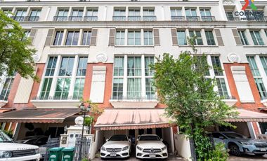 For rent 4 bed townhouse in Watthana, Bangkok