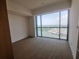 For sale 3 bed condo in Yan Nawa, Bangkok