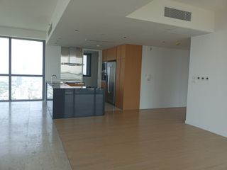 For sale 3 bed condo in Yan Nawa, Bangkok