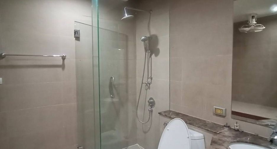 Аренда и продажа 4 спальни кондо в Щаттхана, Бангкок