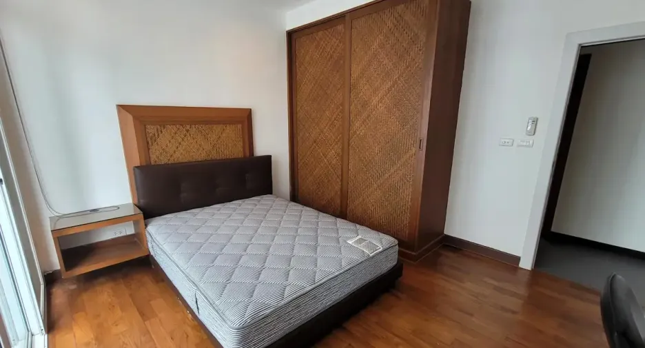 Аренда и продажа 4 спальни кондо в Щаттхана, Бангкок