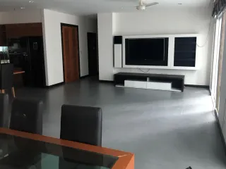 Wohnung zur Miete und zum Kauf mit 4 Zimmer in Watthana, Bangkok