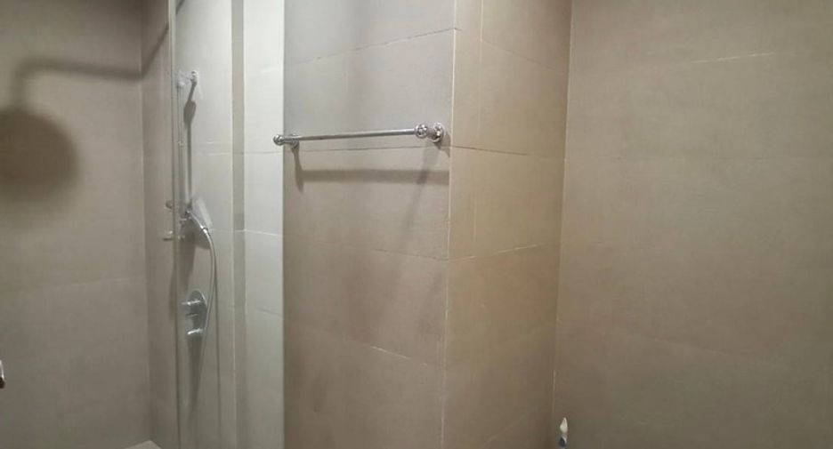 Аренда и продажа 4 спальни кондо в Щаттхана, Бангкок