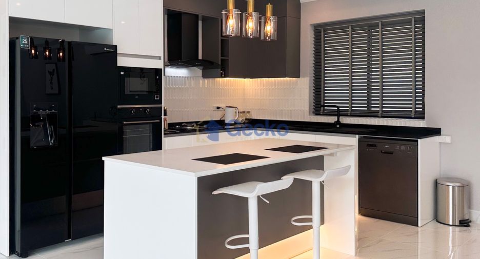 For sale 4 bed house in Bang Lamung, Chonburi
