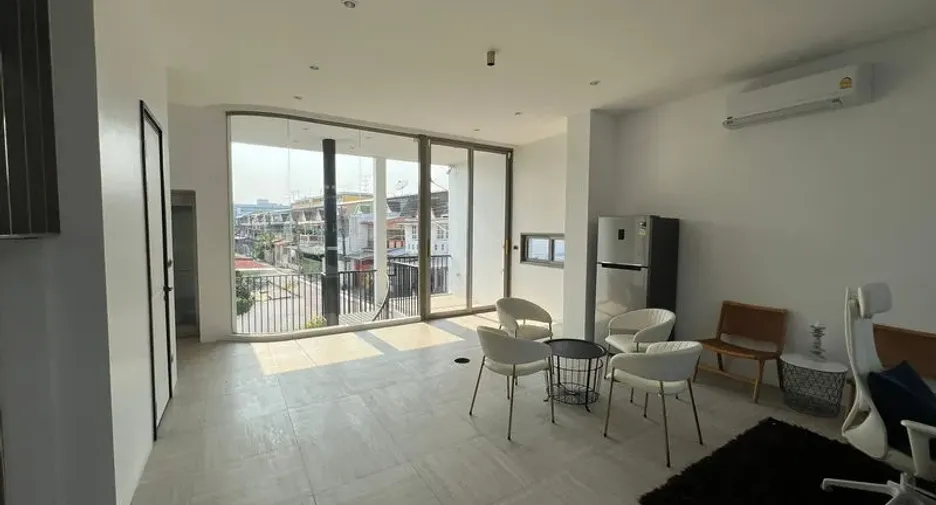 For rent and for sale 3 bedrooms office in Chatuchak, Bangkok