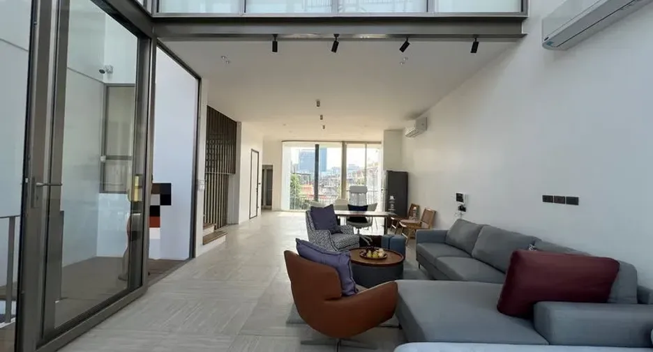 For rent and for sale 3 bedrooms office in Chatuchak, Bangkok