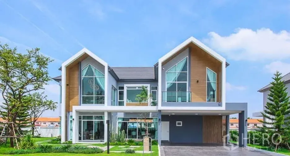 For sale 4 bedrooms house in Lam Luk Ka, Pathum Thani