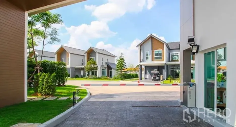 For sale 4 bedrooms house in Lam Luk Ka, Pathum Thani